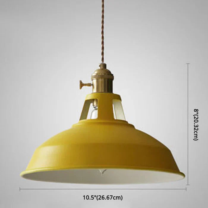 Industrial pendant light for dining room, black metal, creating a stylish ambiance.