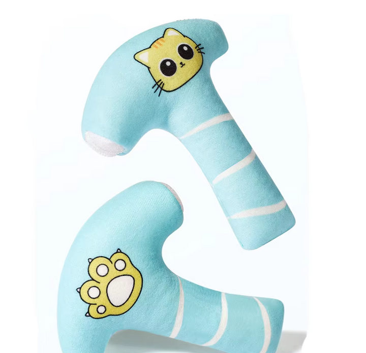 Fish cat play toy, a durable chew item for pet dental health and enrichment.