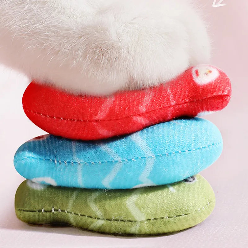 Engaging fish cat toy for joyful playtime and effective dental care.
