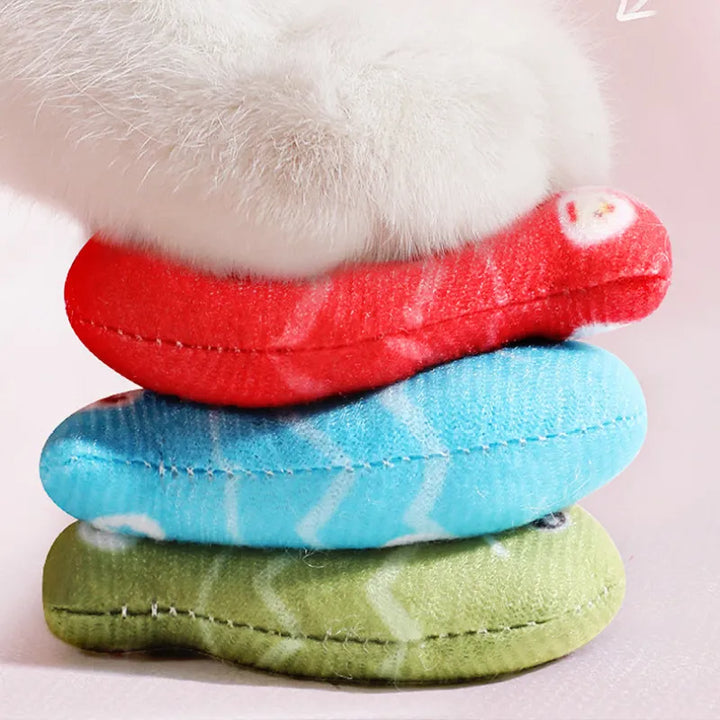 Engaging fish cat toy for joyful playtime and effective dental care.