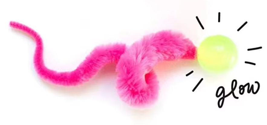 Fidget toy for cats: Interactive design with plush tail and a captivating play ball.