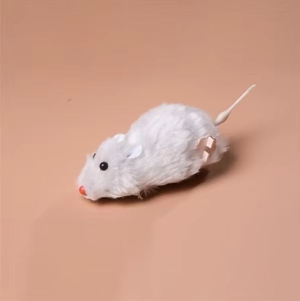 Hunting toy for cats: automatic electric mouse stimulating natural instincts