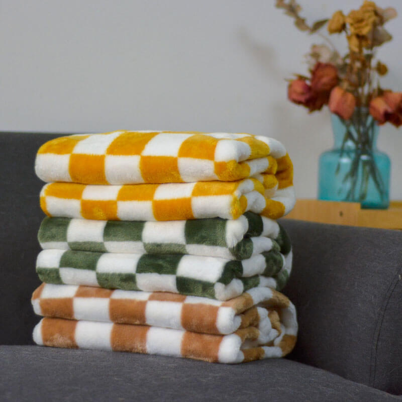 Unisex chequered flannel pet blanket, khaki, yellow, and green colors, a soft and durable dog mat