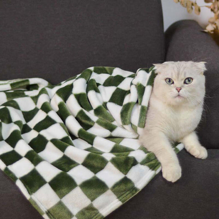 Unisex green and khaki chequered flannel pet blanket, comfortable and durable for cats and dogs