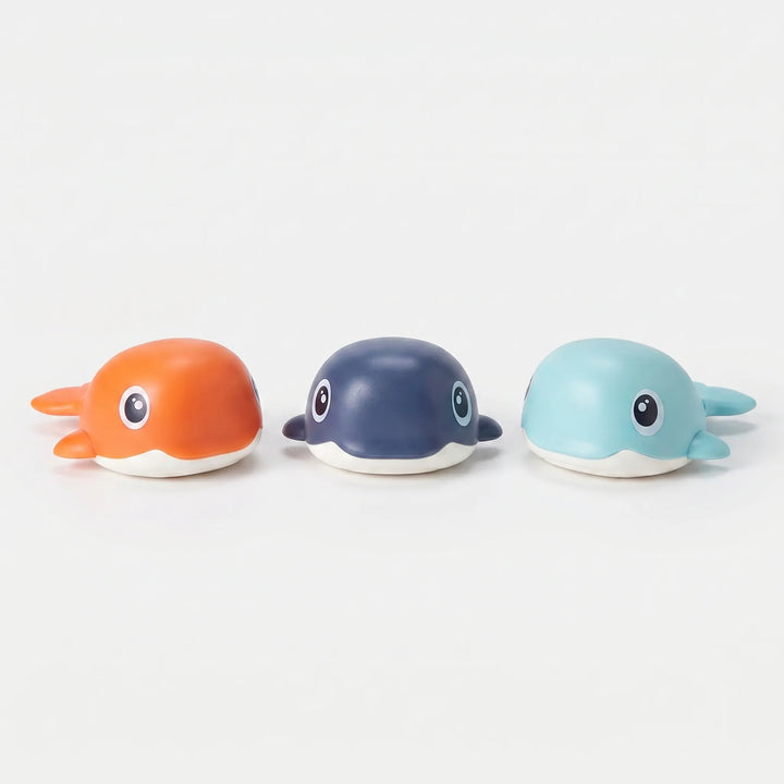 Swimming wind-up floating whale bath toy set. Battery-free water toys for kids & toddlers' pool fun.