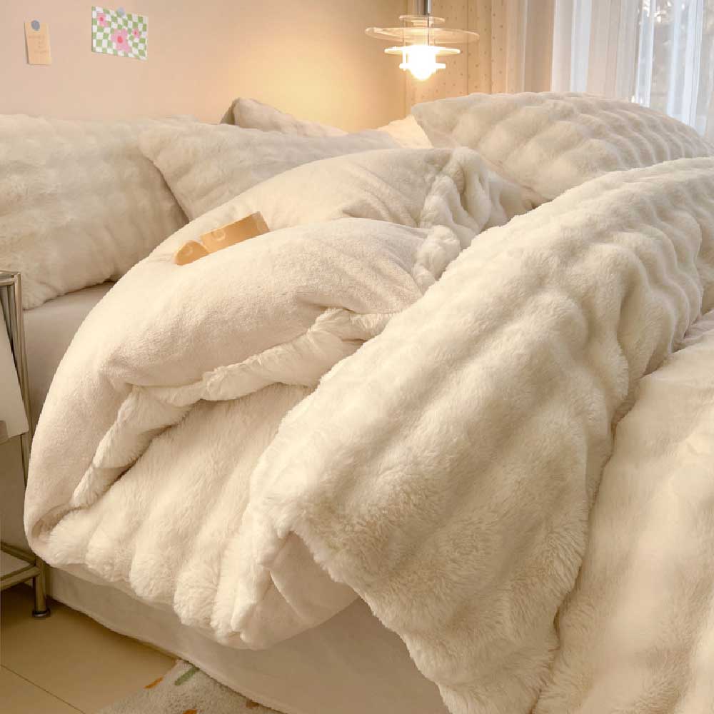 Warm faux fur bedding solution: duvet cover, flat sheet, pillowcases.