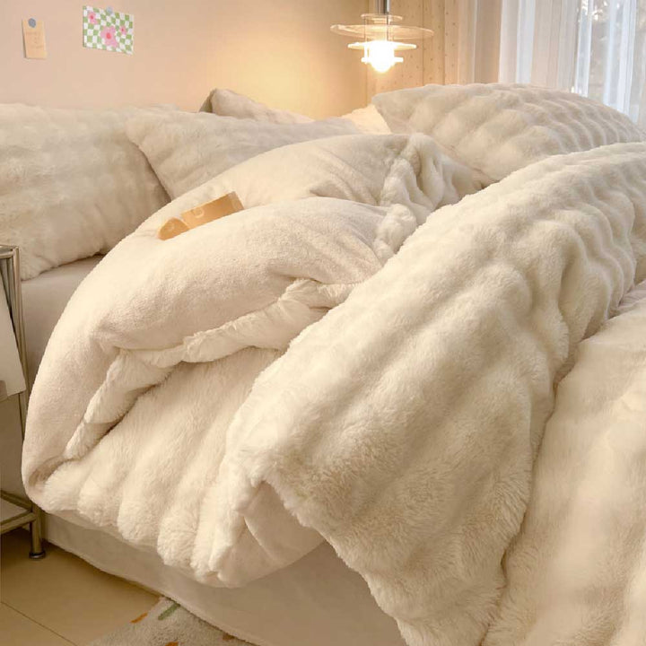 Warm faux fur bedding solution: duvet cover, flat sheet, pillowcases.