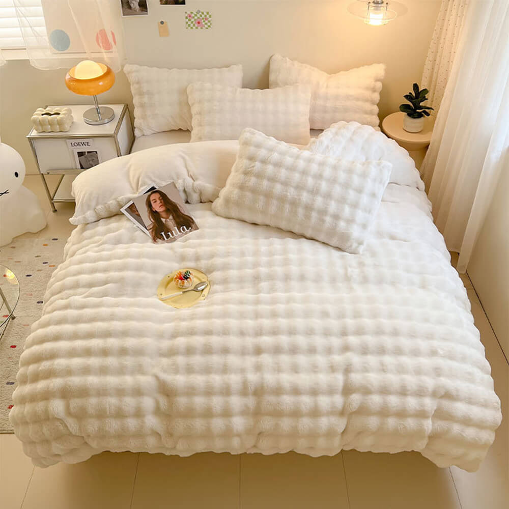 Soft-touch faux fur duvet cover and sheets for ultimate comfort and warmth.