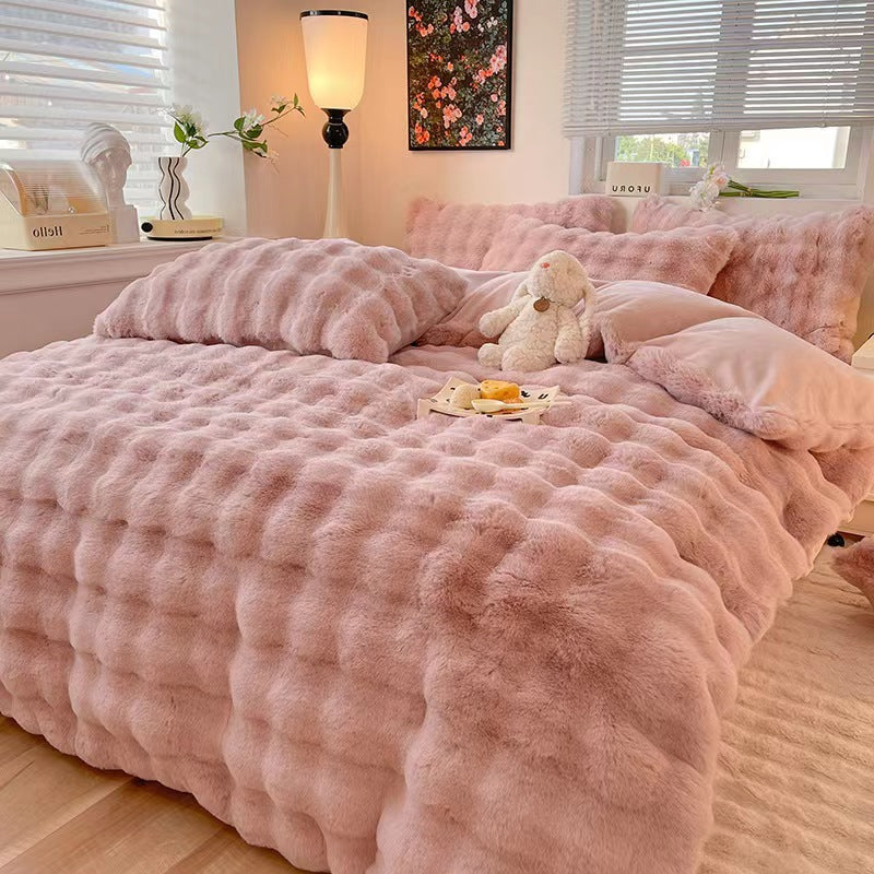 Complete bedding set: plush faux fur duvet cover, sheet & pillow shams.