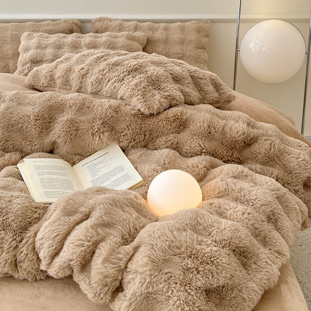 Warm and cozy faux fur duvet cover and sheet set, perfect for winter.
