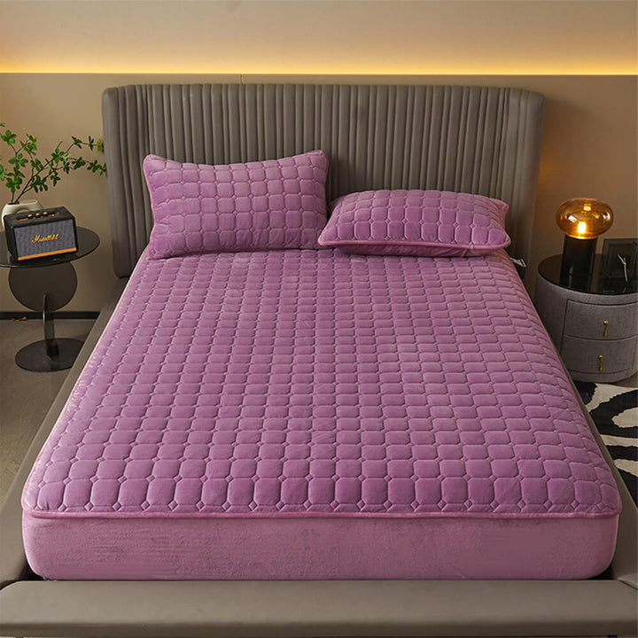 Stylish plush velvet fitted sheet in a vibrant emerald green, including two pillowcases for full bedding.