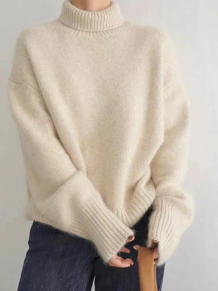 Stylish women's turtleneck sweater, soft and elegant. Ideal for layering in cold weather.
