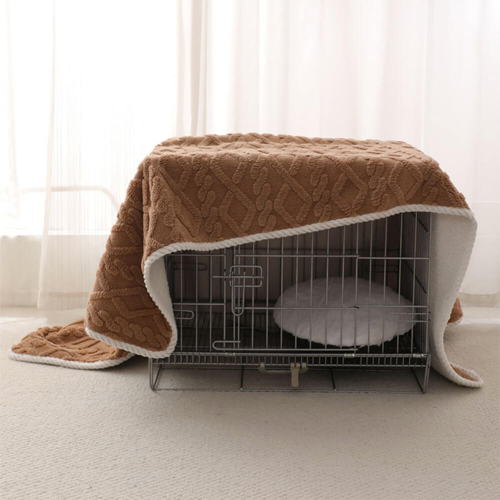 Luxurious pet blanket, waterproof and warm fleece, an essential pet accessory for comfort