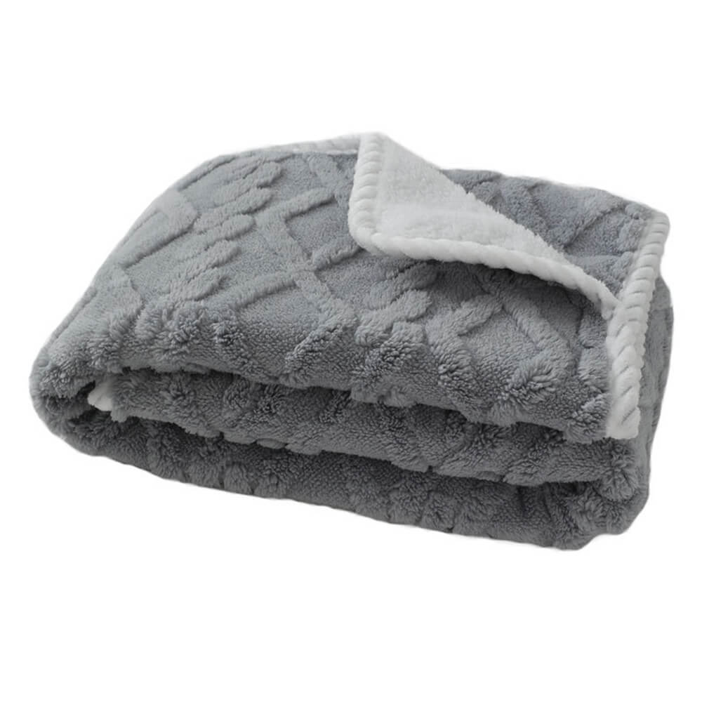 Durable waterproof pet blanket, soft fleece material, ideal for pet beds & easy cleaning