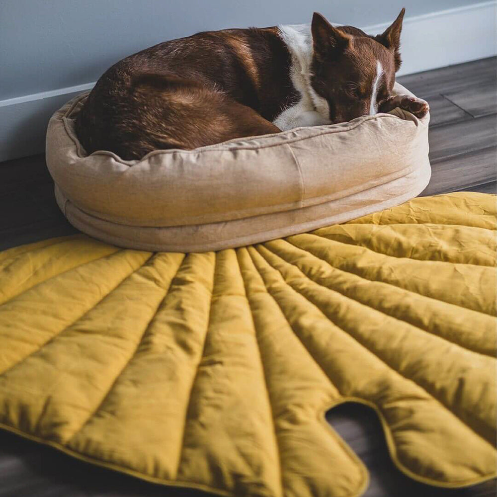 Detail of the leaf design on the luxury dog blanket.
