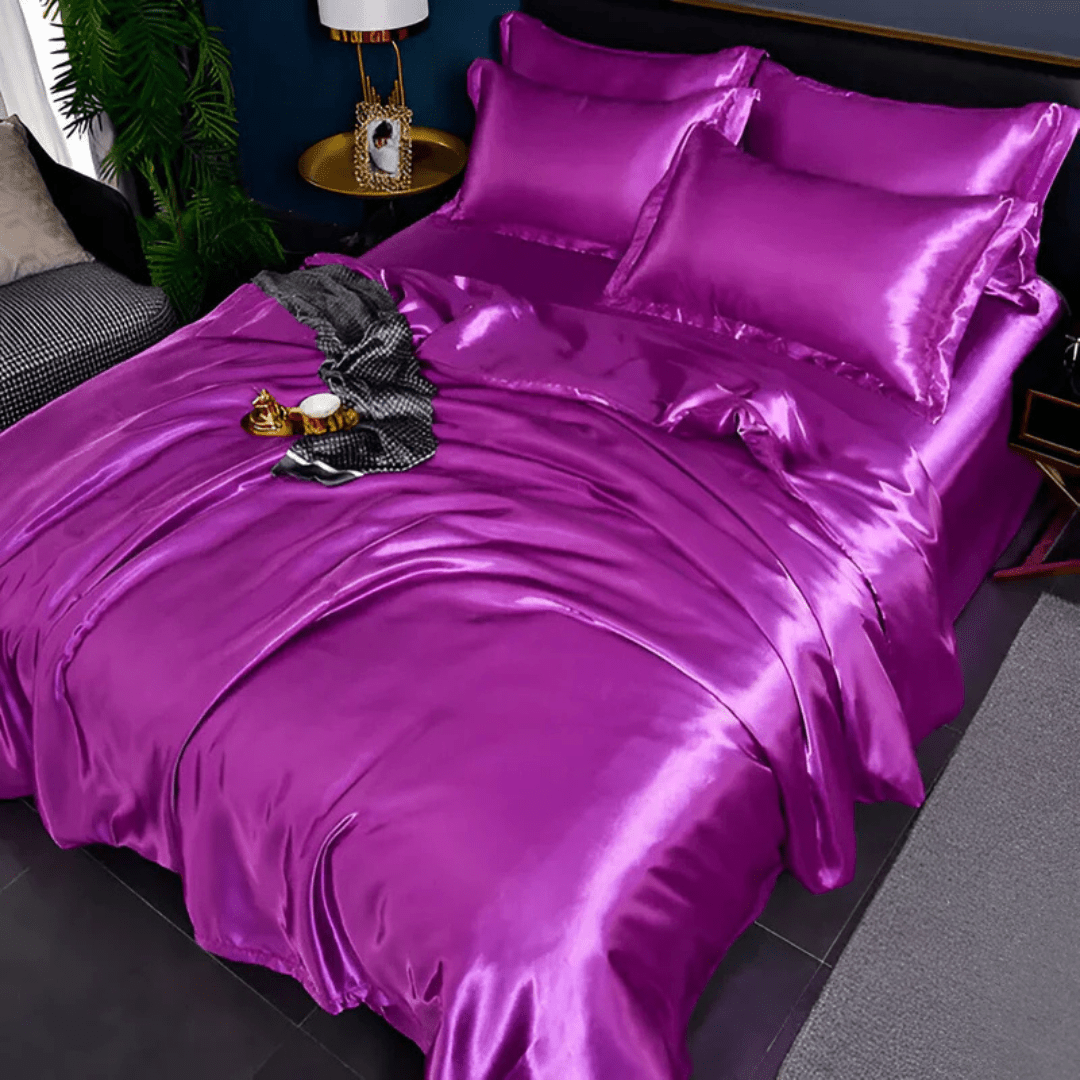 Complete luxury bedding set, crafted from soft polyester for ultimate comfort and modern bedroom aesthetic.