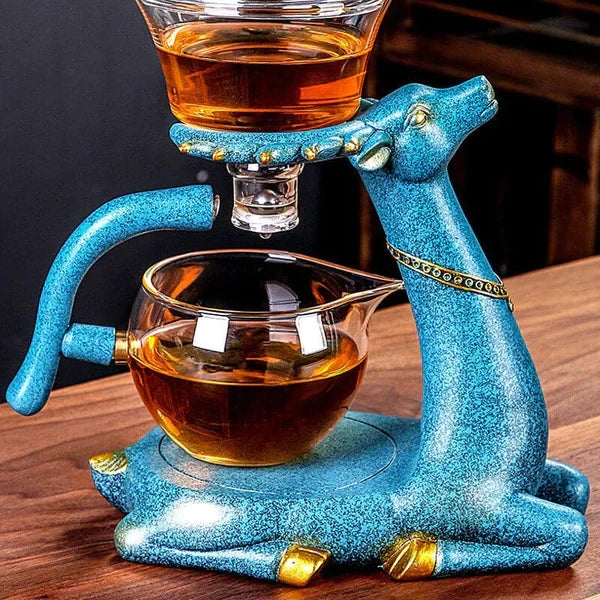 Innovative Magnetic Glass Teapot design for smooth, precise pouring of loose leaf tea.