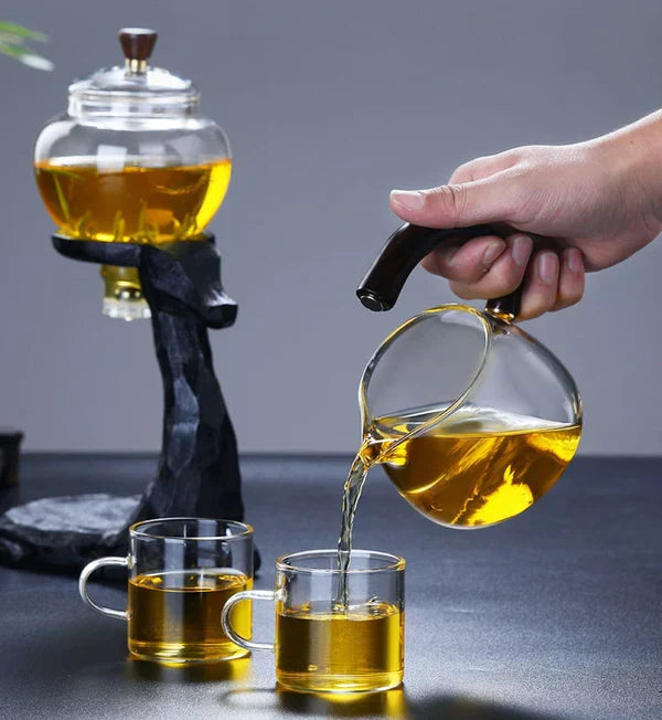 Clear borosilicate glass teapot brewing rich loose leaf tea, showcasing the elegant tea ritual.