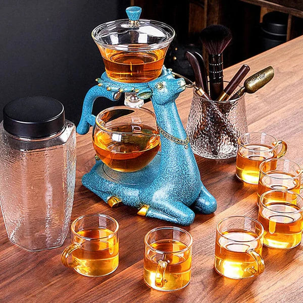 Effortless tea brewing with the stylish magnetic glass teapot, ideal for any modern kitchenware.