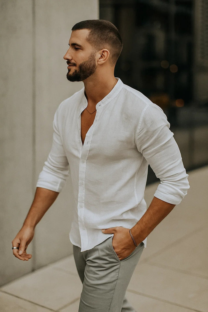 Stylish men's 3/4 sleeve top, perfect for spring/summer fashion. Effortless, versatile look.