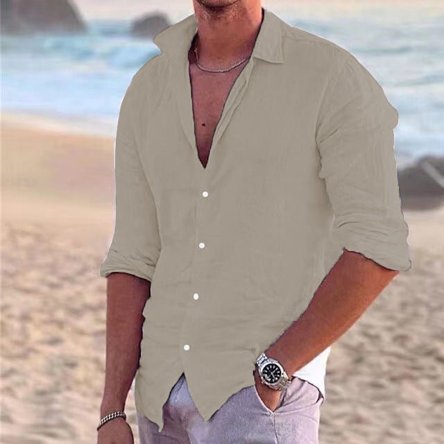 Casual men's travel shirt, lightweight fabric and regular fit for summer adventures.