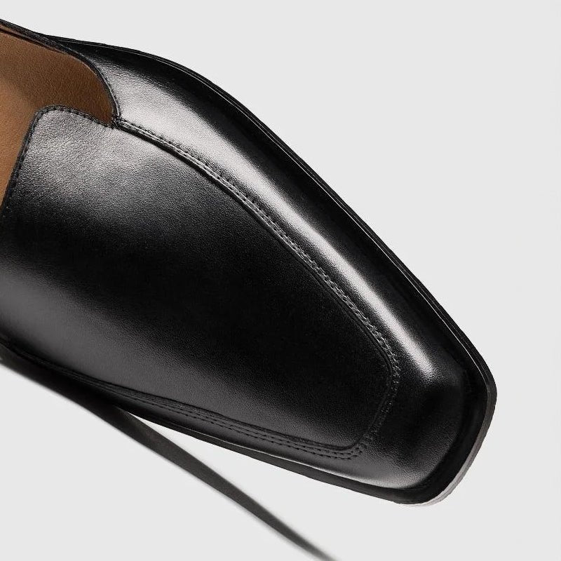 Versatile men's closed-toe flats with secure ankle strap, designed for comfort & casual wear.