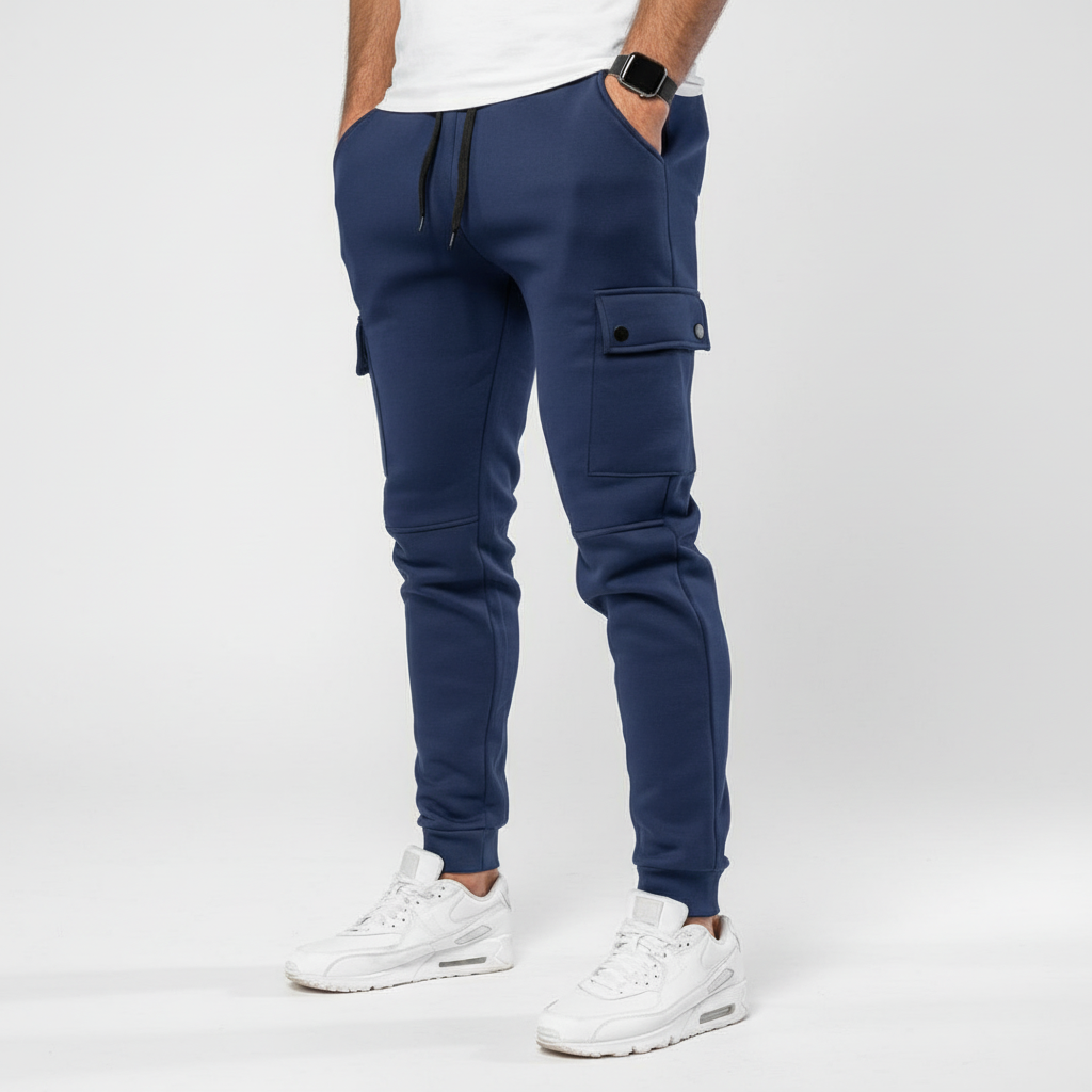 Athletic men's cropped joggers with pockets for sports or active lifestyles, modern design & comfortable.