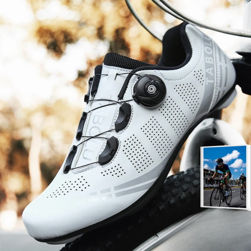 Rugged men's SPD mountain biking shoes for off-road trails. Durable bike footwear for outdoor cycling adventures.