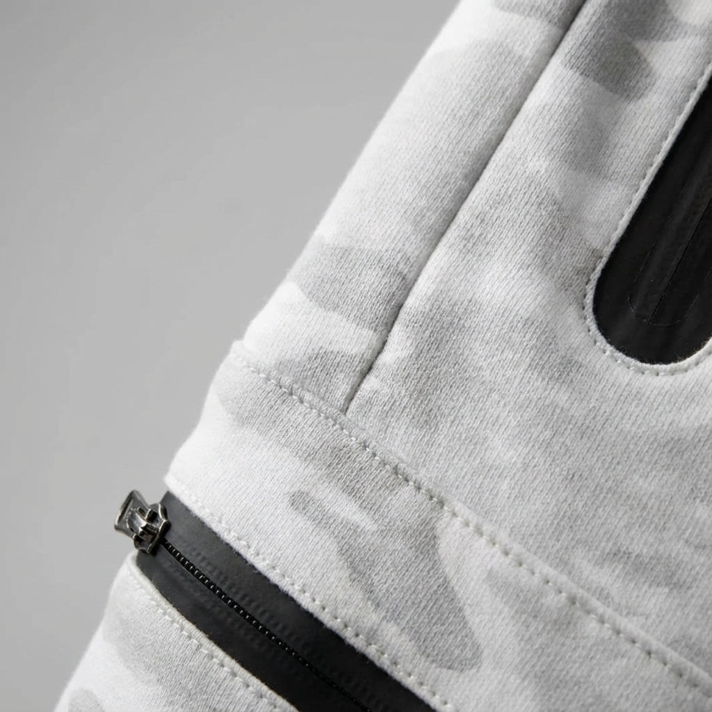 Comfortable men's activewear jogging pants, "Hector" style, with practical zipper pockets for urban use.
