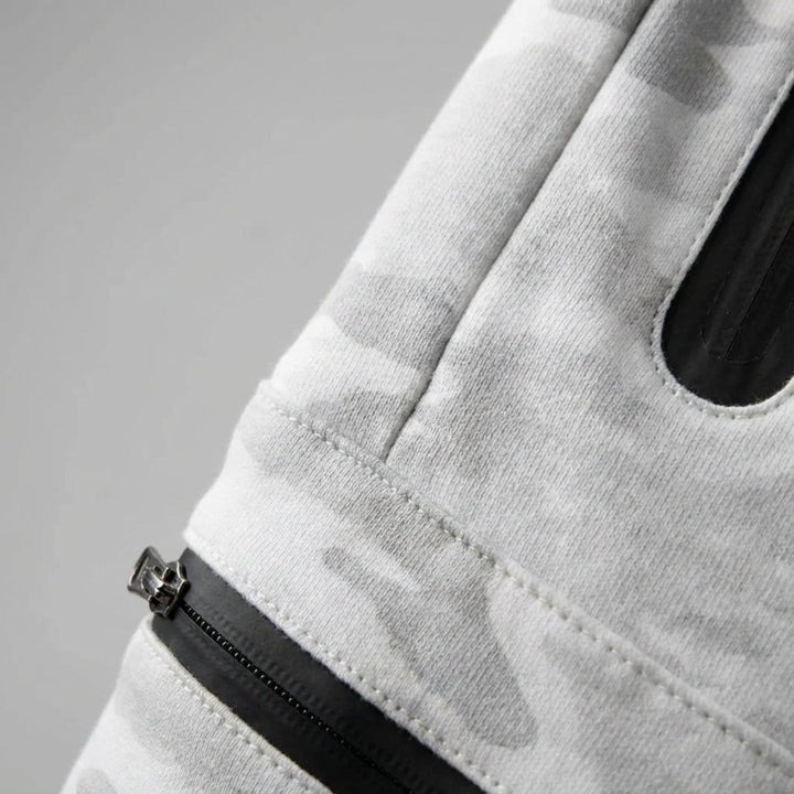 Comfortable men's activewear jogging pants, "Hector" style, with practical zipper pockets for urban use.