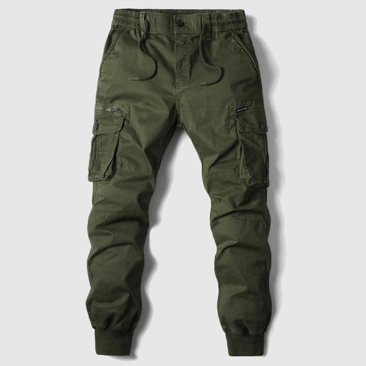Trendy men's tactical cargo pants, perfect streetwear, combining functional design with all-day comfort.