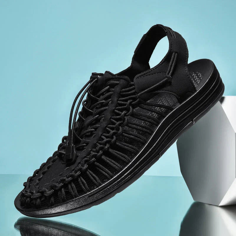 Men's breathable closed-toe sandals with adjustable lace, perfect for outdoor walking.