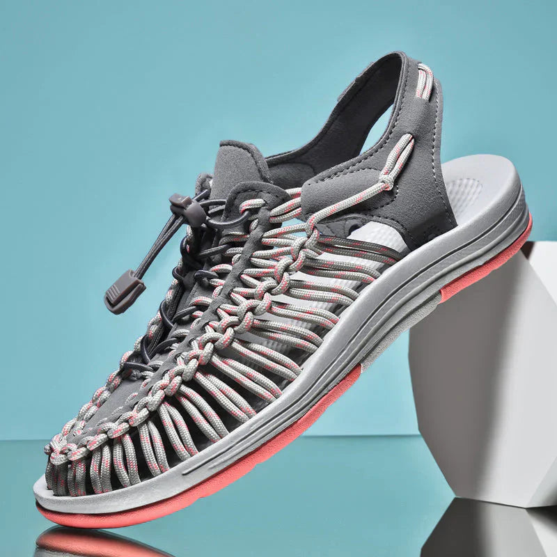 Casual men's summer sandals, closed-toe, with breathable mesh and adjustable elastic lace.