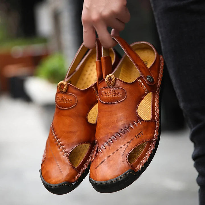 Everyday men's closed-toe slip-on sandals, breathable, comfortable, with robust arch support.