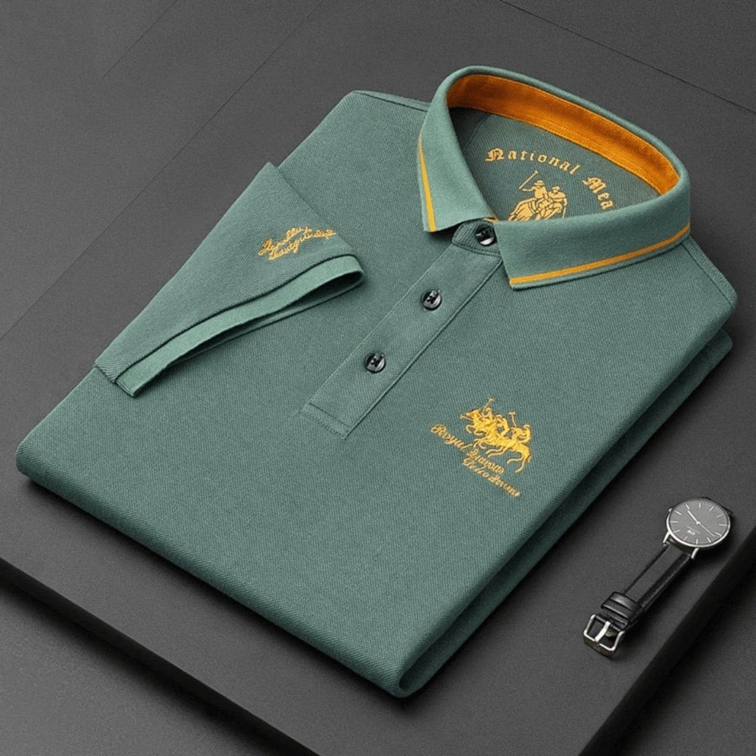 Embroidered men's breathable polo shirt, an essential for a modern, relaxed summer outfit.