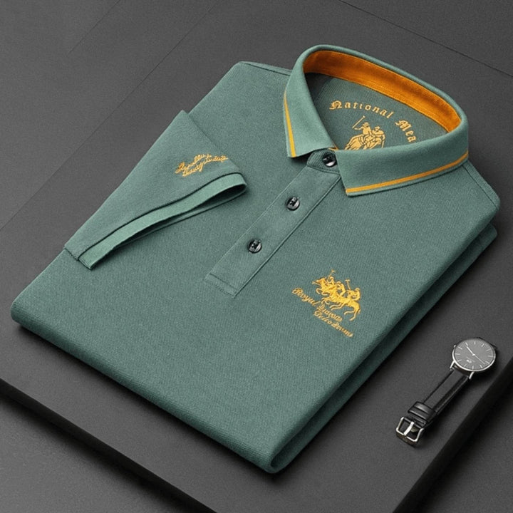 Embroidered men's breathable polo shirt, an essential for a modern, relaxed summer outfit.