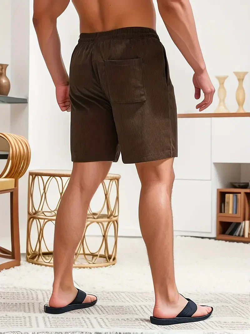 Functional men's casual shorts, drawstring, relaxed fit, blending style with comfort for daily use.