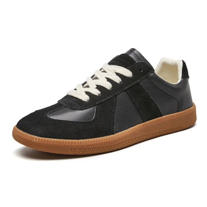 Side profile of men's casual low top sneakers, comfortable & non-slip for daily wear.