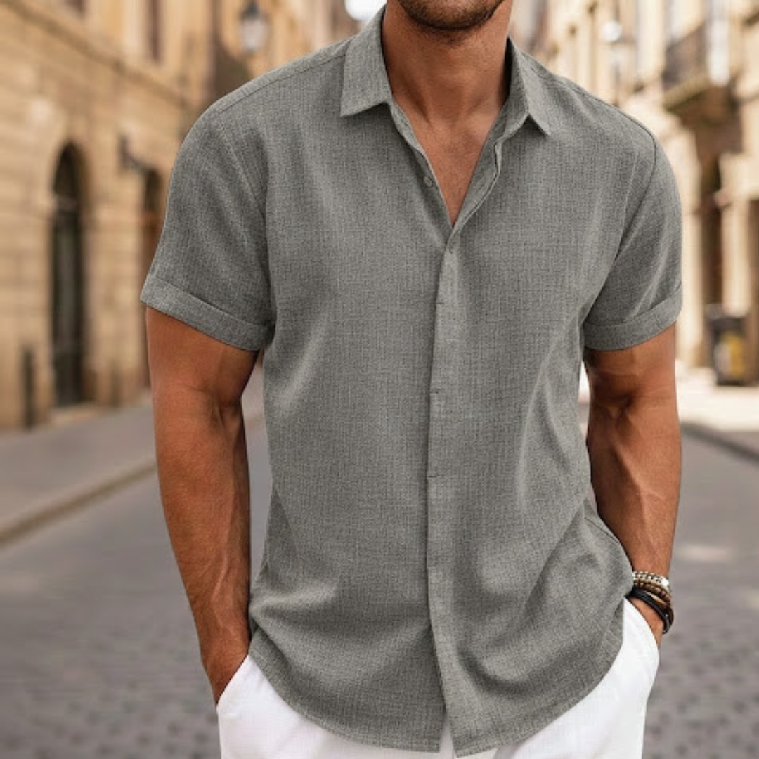 Cool & comfortable men's short sleeve summer shirt, perfect for casual occasions.