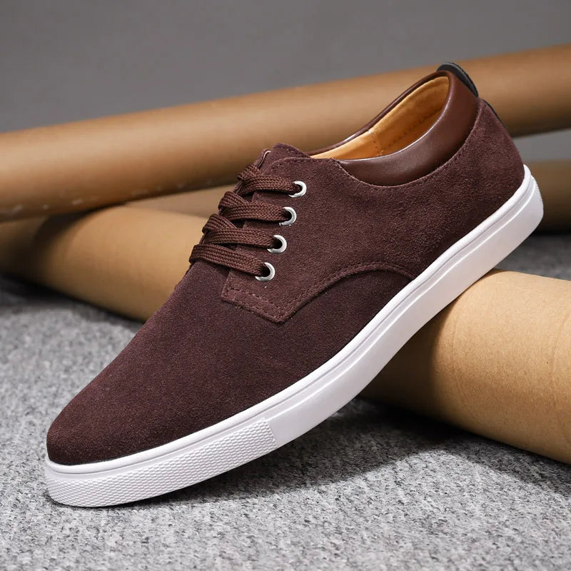 Stylish men's low-top sneakers, ideal for casual & street style. Comfortable versatile footwear.