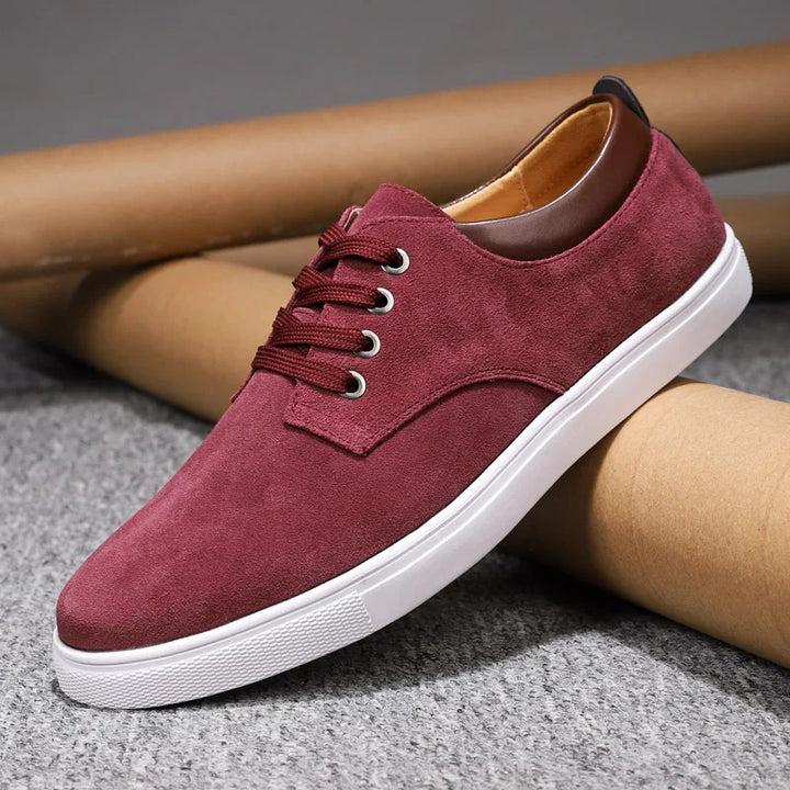 Durable outsole of men's casual sneakers, providing all-day comfort & support for walking and daily activities.