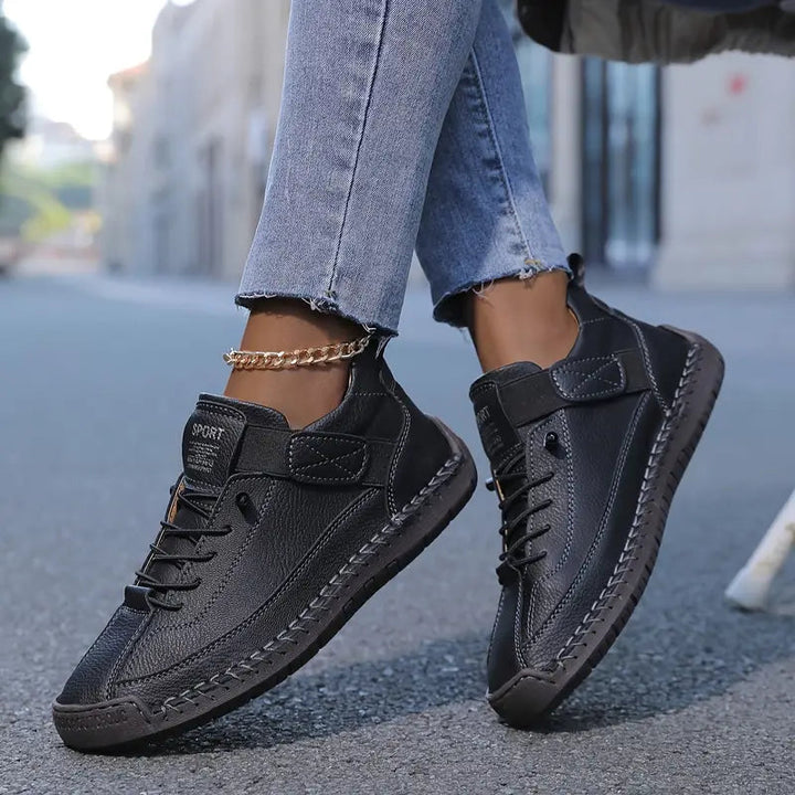 Stylish men's casual wide toe sneakers, non-slip for comfort. Perfect for everyday wear & walking.
