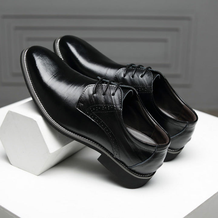 Classic Style Men's Brown Oxford Shoes, polished leather finish, perfect professional footwear for business & events.