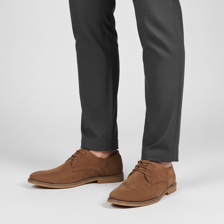 Premium leather men's Oxford shoes, a timeless lace-up design for sophisticated and classic business footwear.
