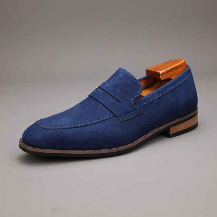 Easy slip-on men's loafers, comfortable classic footwear perfect for versatile everyday casual wear.