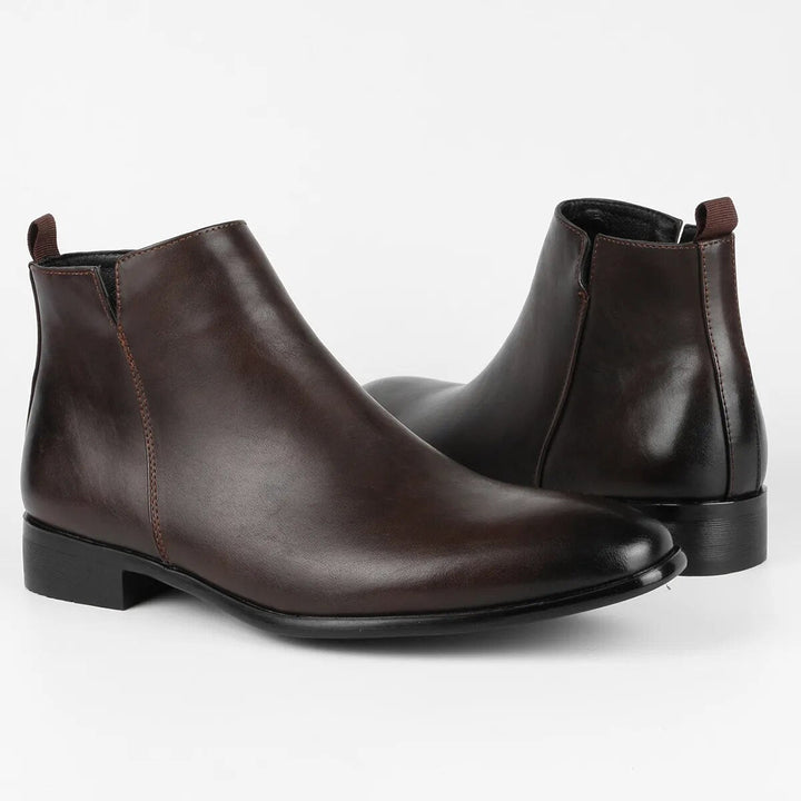 Comfortable men's pointed-toe Chelsea boots in genuine leather, a stylish slip-on choice for any occasion.