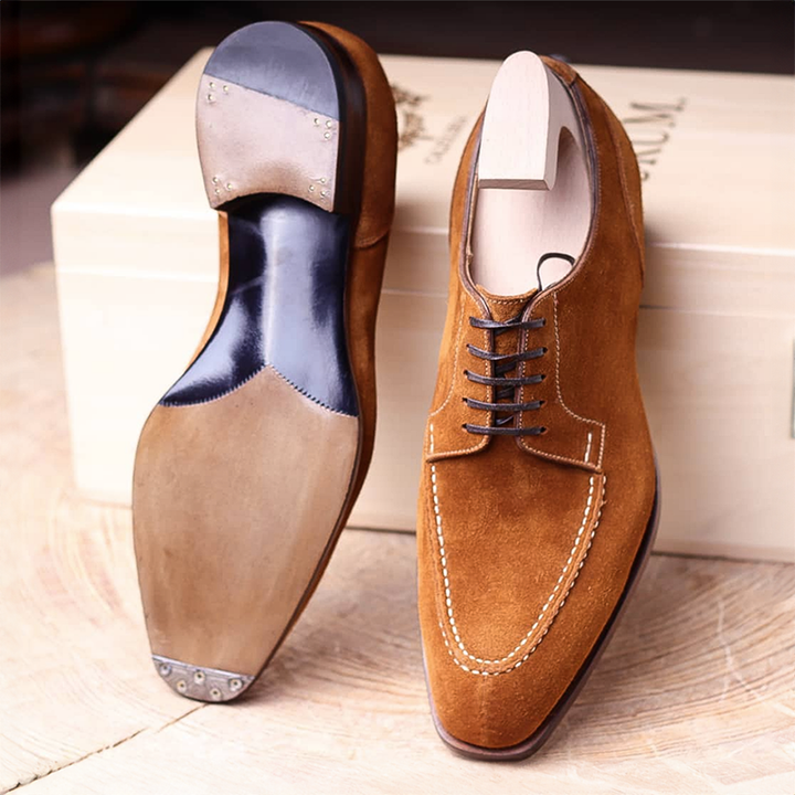 Versatile men's classic Oxfords for formal events, office, or smart casual outfits. Timeless and elegant.