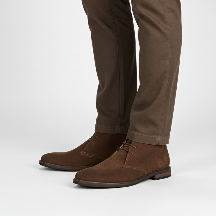 Stylish men's suede desert boots, perfect for casual outfits & vintage fashion. All-season ankle boots.
