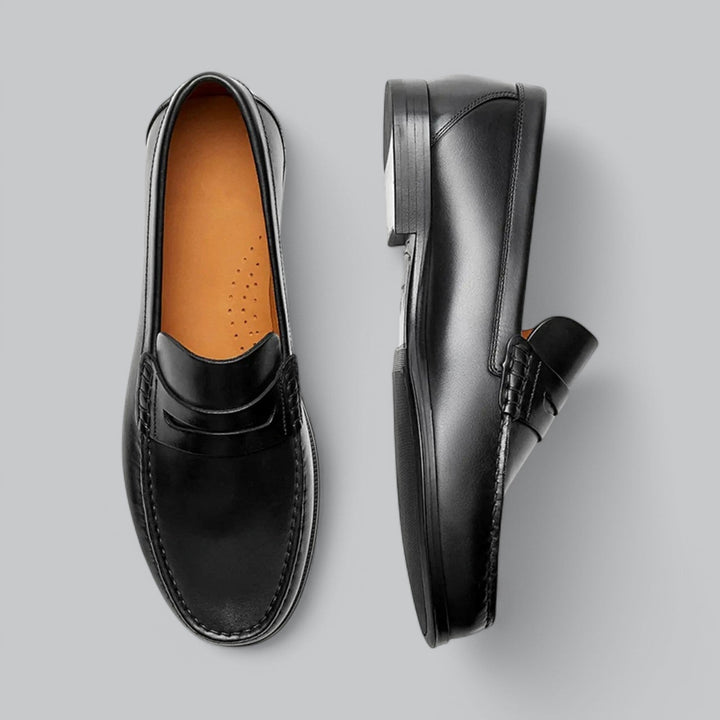 Comfortable men's slip-on penny loafers in black leather, ideal for versatile everyday and dressy occasions.