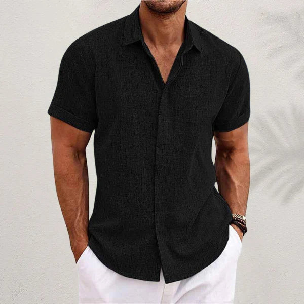 Effortless men's short-sleeve collared shirt, a versatile top for everyday casual wear.